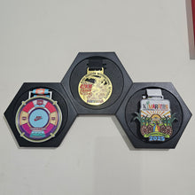 Cargar imagen en el visor de la galería, Exhibidor de medallas - Hexágono
