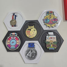Cargar imagen en el visor de la galería, Exhibidor de medallas - Hexágono