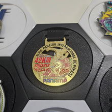 Cargar imagen en el visor de la galería, Exhibidor de medallas - Hexágono