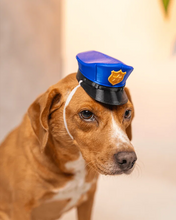 Cargar imagen en el visor de la galería, Officer Woof, perro con gorra de policía, vista lateral
